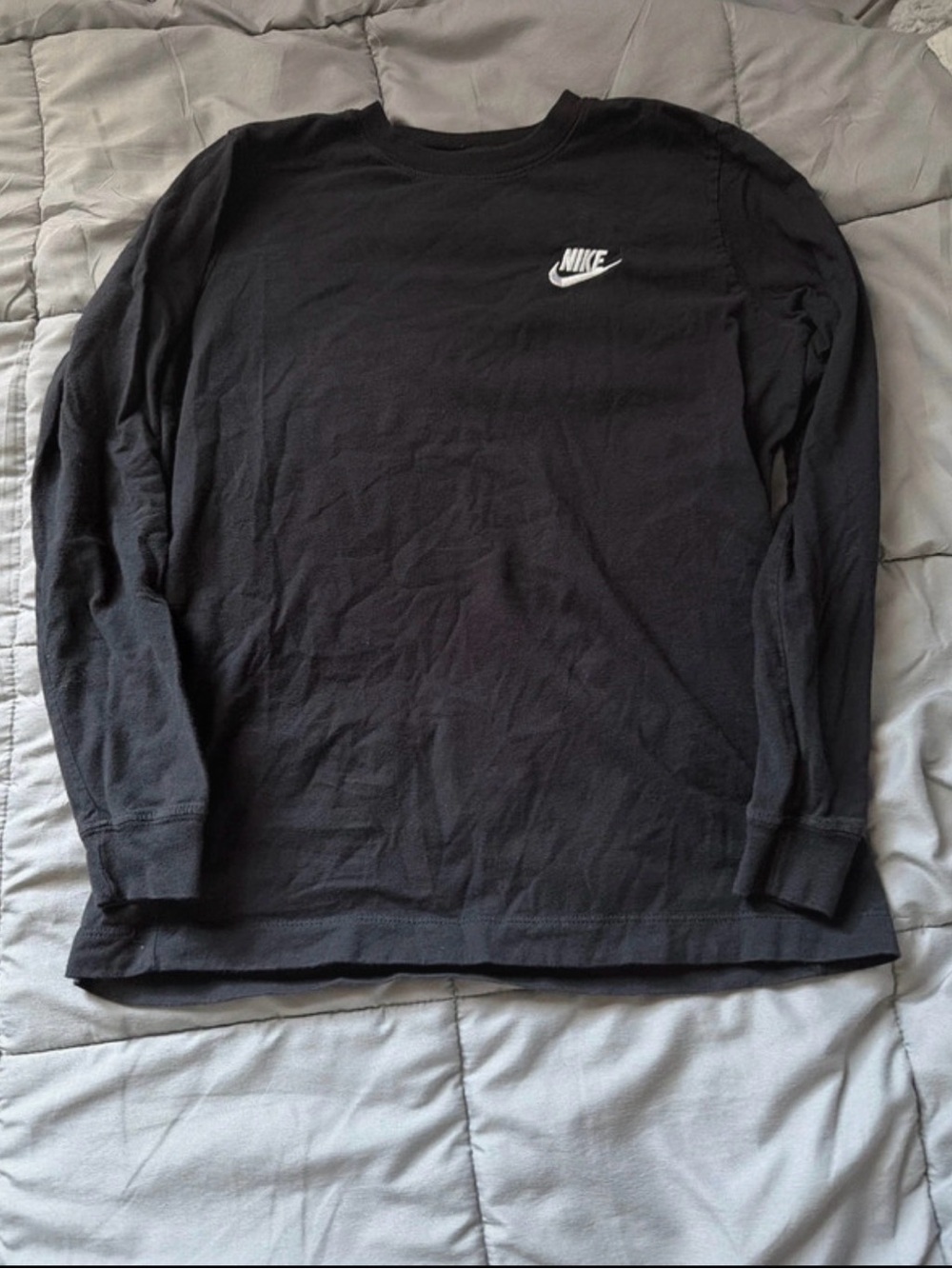 Nike Men's Black Long-Sleeve Crewneck Shirt